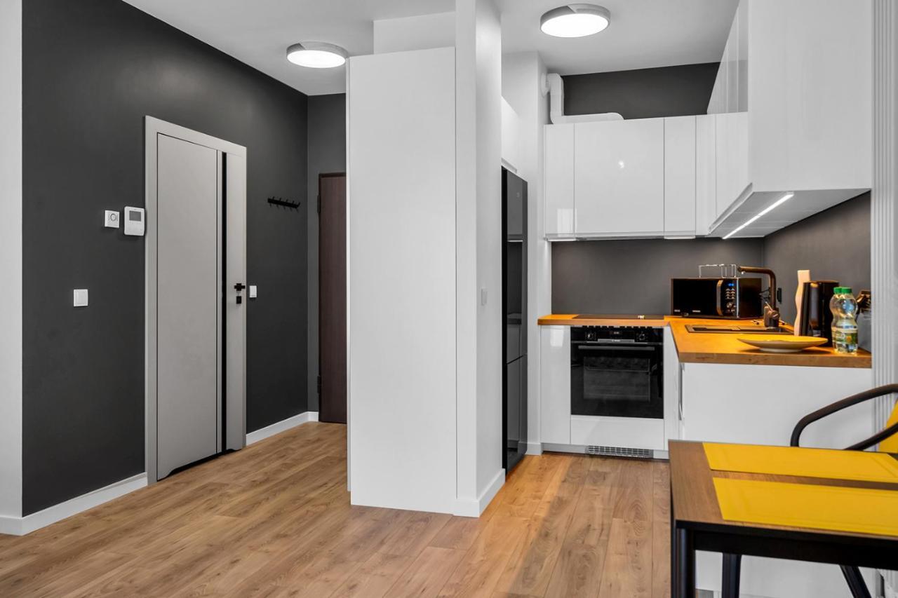 Lotnisko Chopina Modern Studio Varsovia Exterior foto