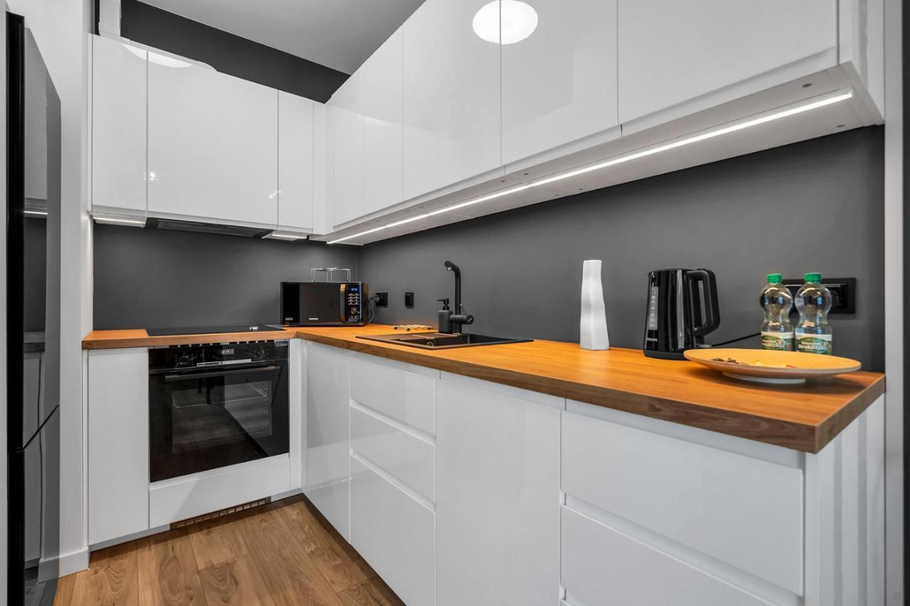 Lotnisko Chopina Modern Studio Varsovia Exterior foto